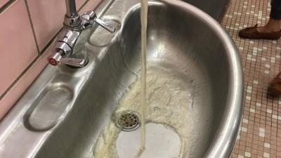 US Student Suspended For Posting Photo Of Nasty School Water Online
