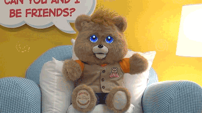 Look At The New Teddy Ruxpin’s Expressive LCD Eyes
