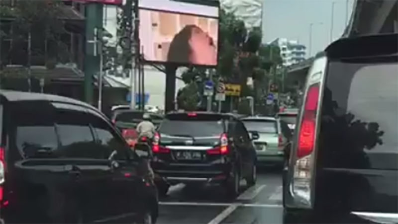 Uncensored Porn On Billboard Jakarta - Porn Plays On Electronic Billboard During Traffic Jam [NSFW]