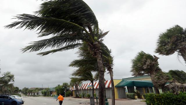 300,000 Lose Power In Florida As Hurricane Matthew Brushes The US Coast
