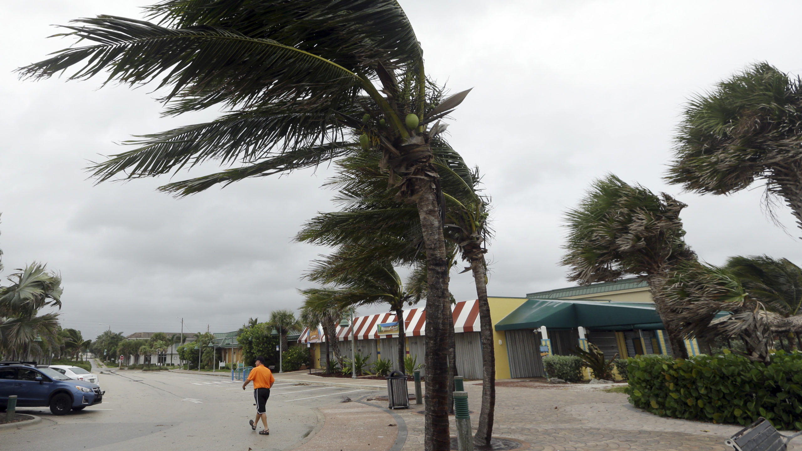 1 Dead, More Than 600,000 Without Power As Hurricane Matthew Pummels Florida Coast