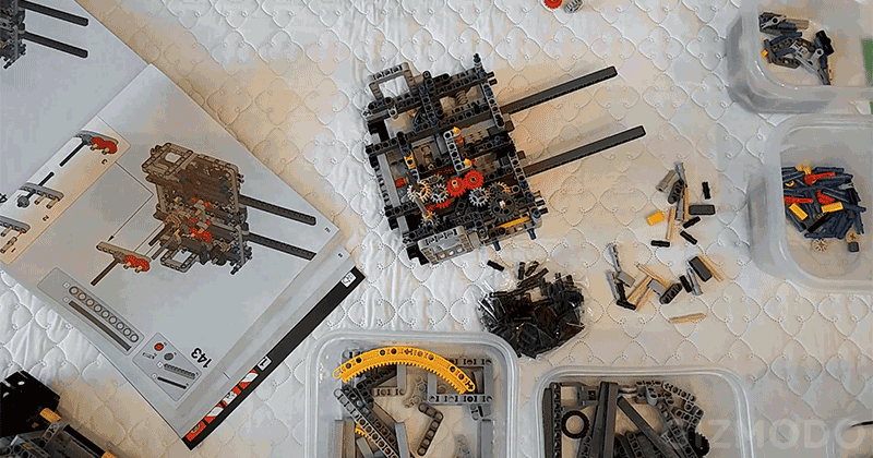 Building Lego’s Gigantic Motorised Excavator Is Easily My Greatest Accomplishment