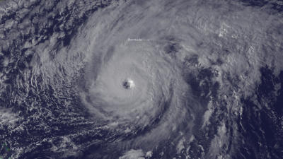 An Extremely Dangerous Hurricane Is Clobbering Bermuda