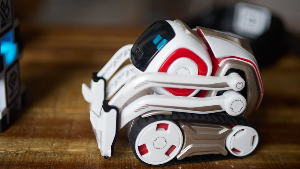 Anki Cozmo Robot Review: It’s Trying To Replace My Dog