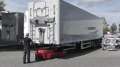 This Electric Cart Lets Puny Humans Pull An 18-Wheeler’s 20-Tonne Trailer
