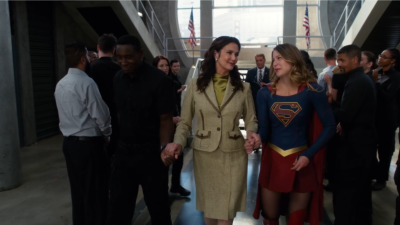 President Wonder Woman Guest Starred On A Gloriously Gay Supergirl