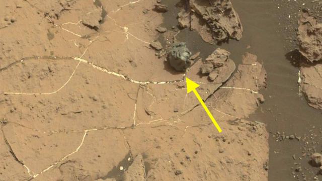 Curiosity Just Found A Freaky Metal Meteorite On Mars