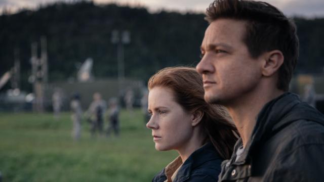 If You Want More Movies With Big Ideas Instead Of Big Explosions, You Need To See Arrival 