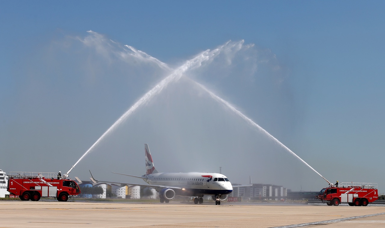 Donald Trump’s Plane Gets A Water Cannon Salute At LaGuardia Airport