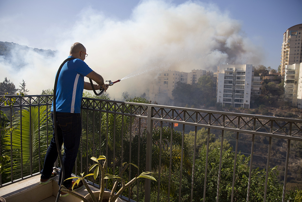 Thousands Evacuate Israeli City As Massive Bushfire Spreads