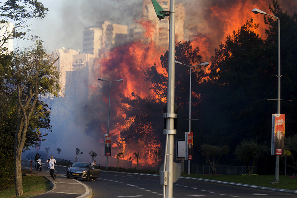 Thousands Evacuate Israeli City As Massive Bushfire Spreads