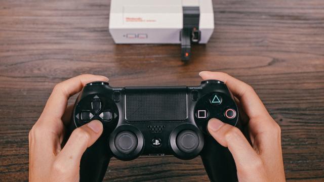 This Wireless Controller Adaptor Fixes The NES Classic Edition’s Only Flaw