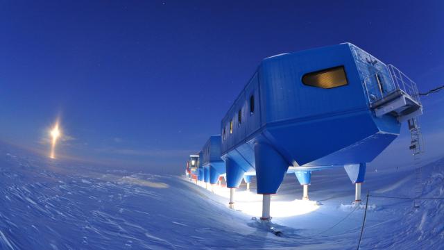 Antarctic Crack Threatens Scientific Research Station
