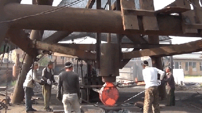This Huge Forging Hammer Smashes Things Like A Real Life Thwomp From Super Mario
