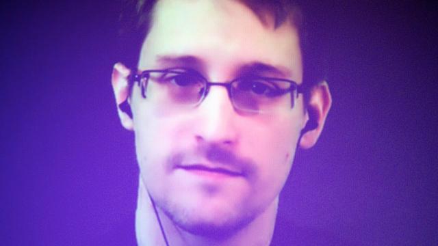 US Government Alleges Edward Snowden Is Talking With Russian Spy Agencies