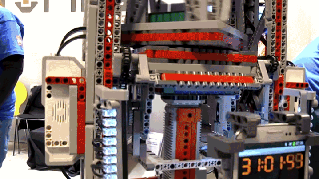 A Lego Contraption That Solves Giant 9x9x9 Rubik’s Cubes Is Smarter Than You