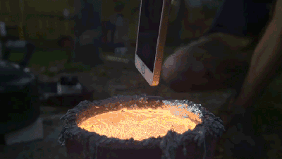 Dropping An iPhone Into Molten Aluminium Is Undeniably Beautiful