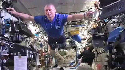 The Mannequin Challenge In Microgravity Puts All The Others To Shame