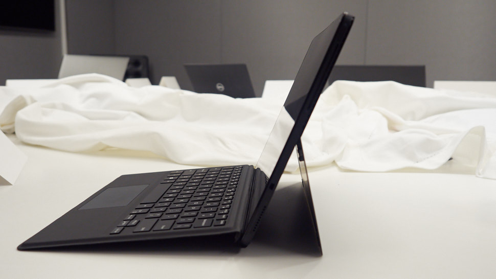 Dell’s New 2-1 Laptop Charges Wirelessly