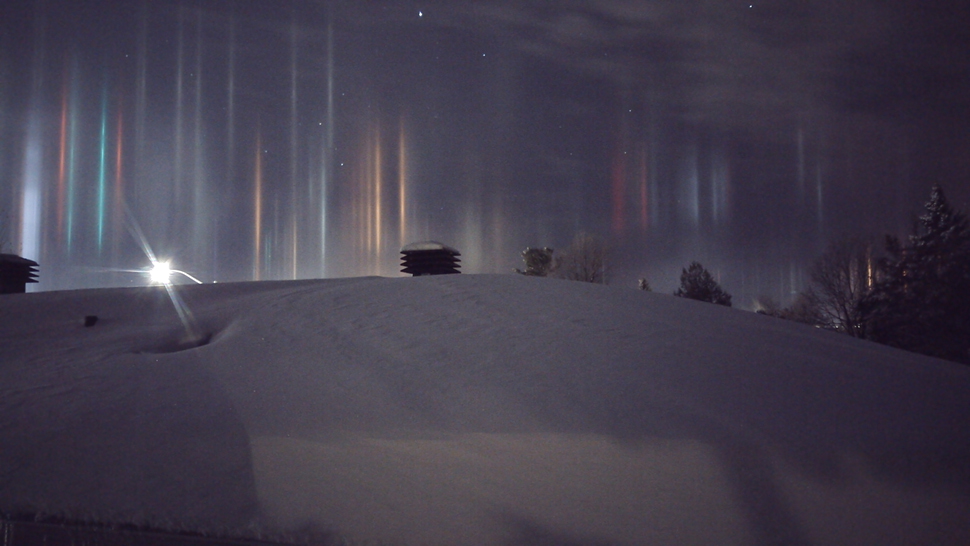 Spectacular Light Display In Northern Ontario Looks Like An Alien Encounter