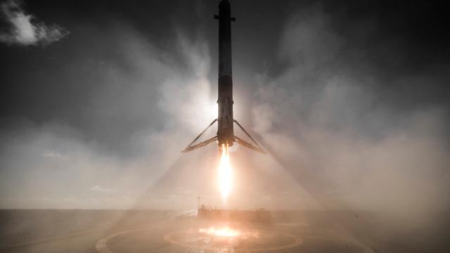 This SpaceX Rocket Landing Looks Downright Divine
