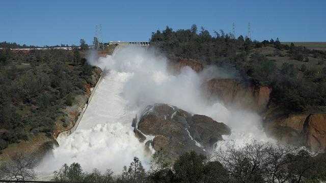 California Town Given One Hour To Evacuate Before Dam Spillway Collapses [Updating]