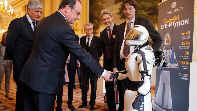 Donald Trump Has Never Publicly Shaken Hands With A Robot