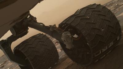The Curiosity Rover’s Wheels Aren’t Looking So Good