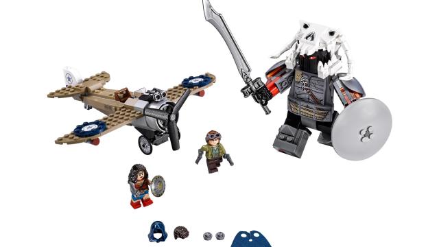 The First LEGO Set For The Wonder Woman Movie Gives Us A Gigantic God Of War