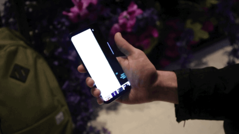 Samsung Galaxy S8’s Most Hyped Feature Won’t Work At Launch