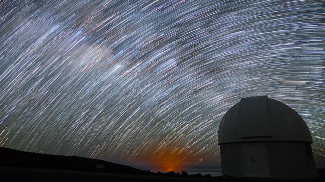 Check Out This Mesmerising Timelapse Of The Night Sky Above Hawaii
