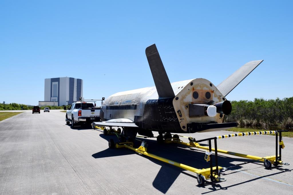 Top Secret Air Force Spaceplane Lands With Sonic Boom After Two Years In Orbit 