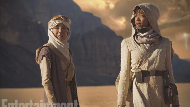 The First Picture From Star Trek: Discovery Explores Strange New Worlds