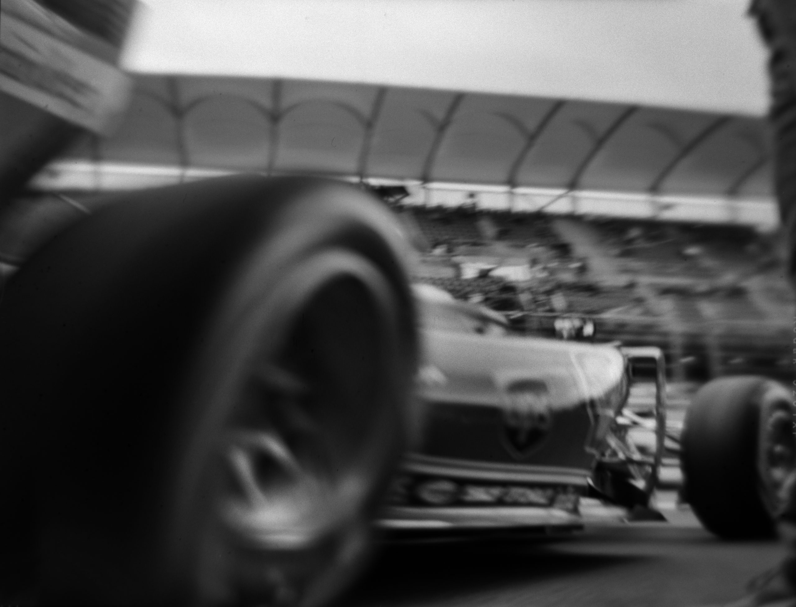 This Photographer Shoots 370km/h Formula One Cars On A Camera From 1913