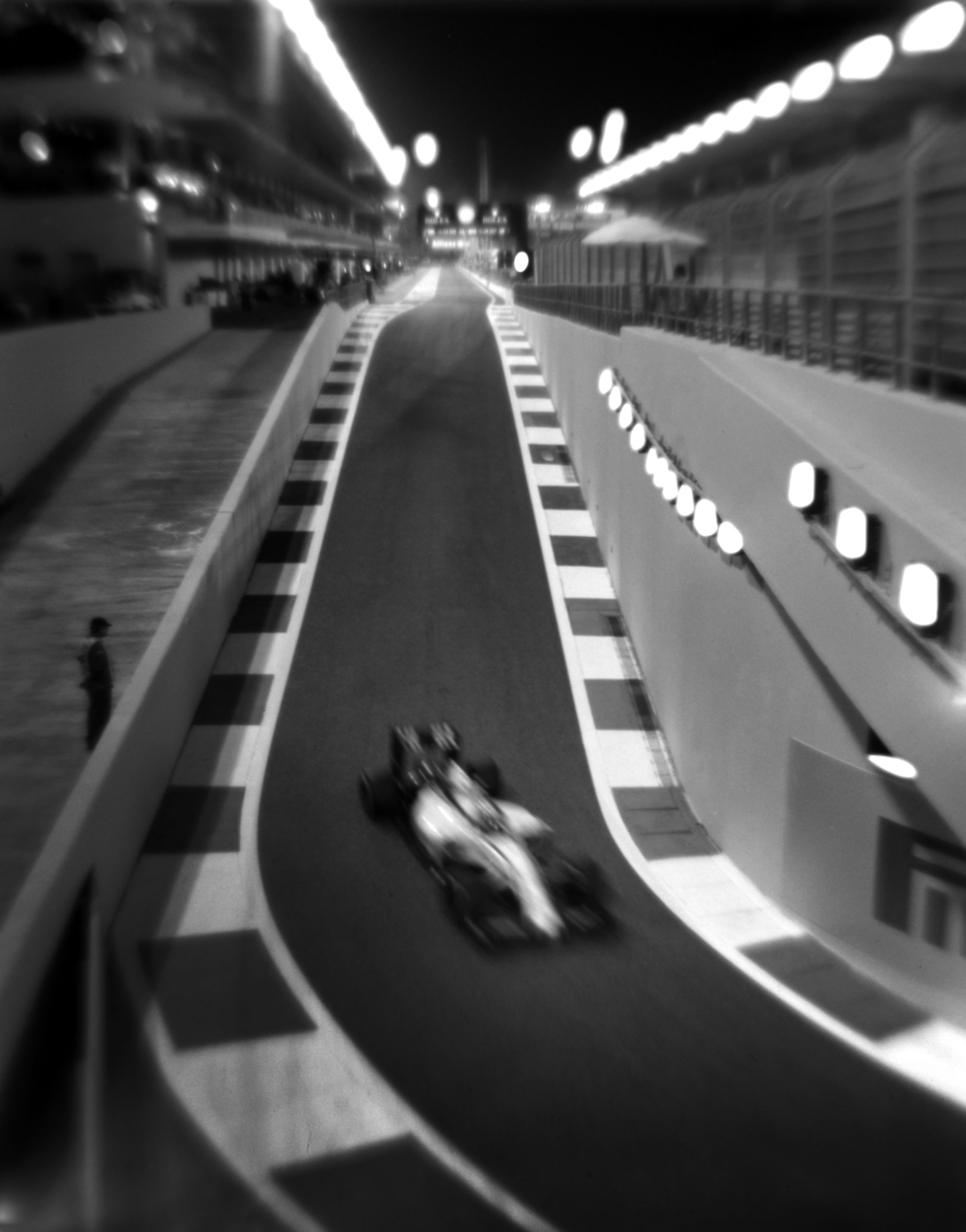 This Photographer Shoots 370km/h Formula One Cars On A Camera From 1913