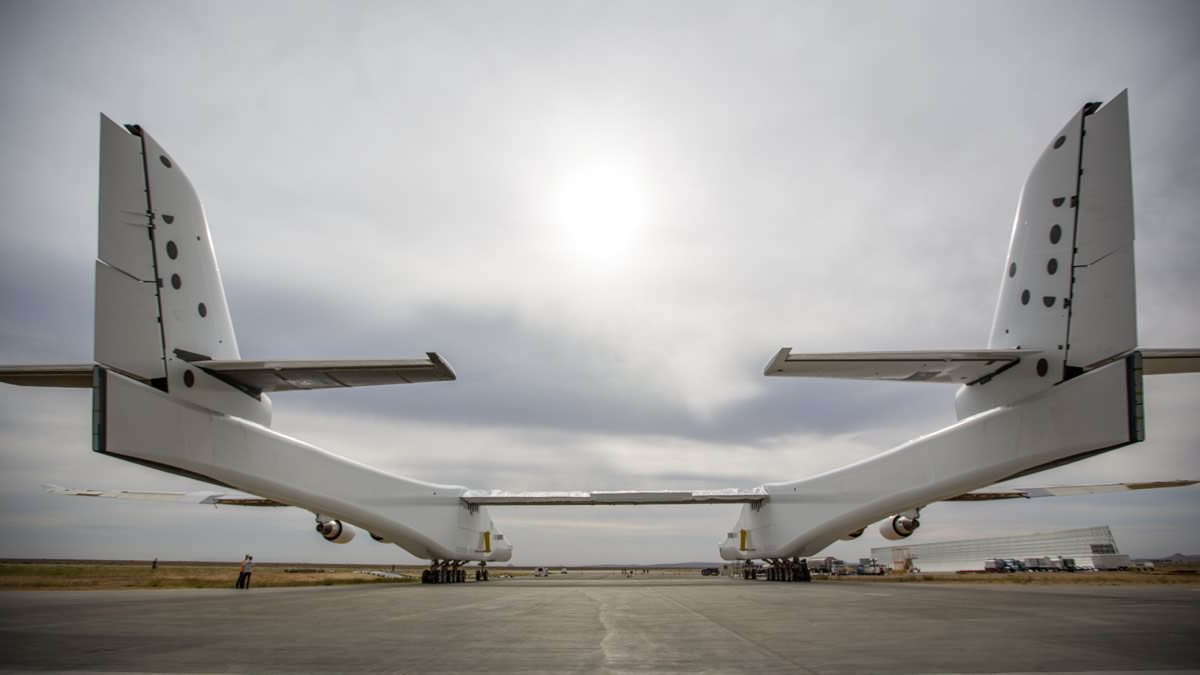 Paul Allen Shows Off The World’s Largest Aeroplane For The First Time
