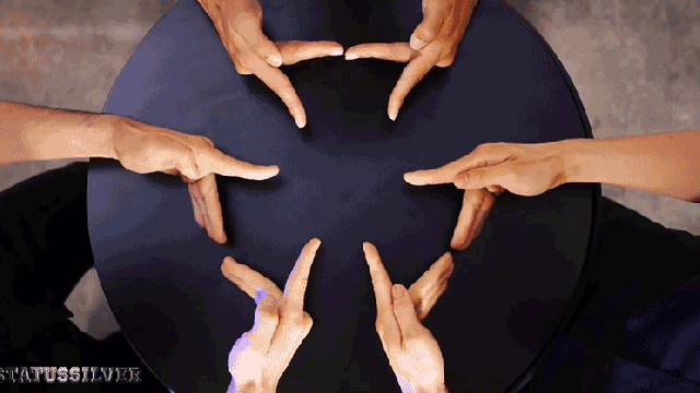30 Fidgeting Fingers Look Like A Hypnotic Human Kaleidoscope