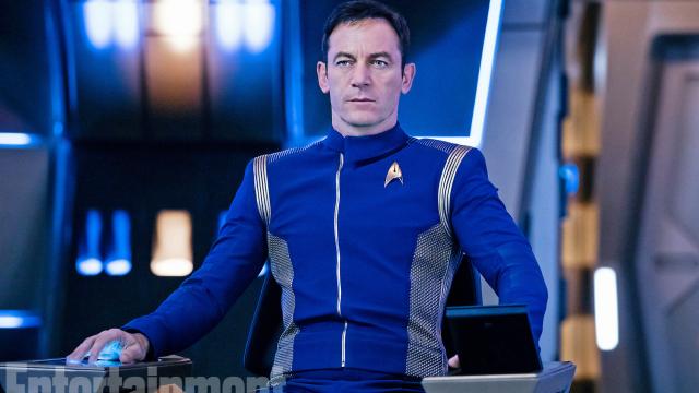 Jason Isaacs Looks So Uncomfortable In His Star Trek: Discovery Uniform