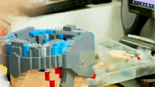 Watching Lego Master Builders Make This Life-Sized Thor: Ragnarok Statue Is Absolutely Mesmerising