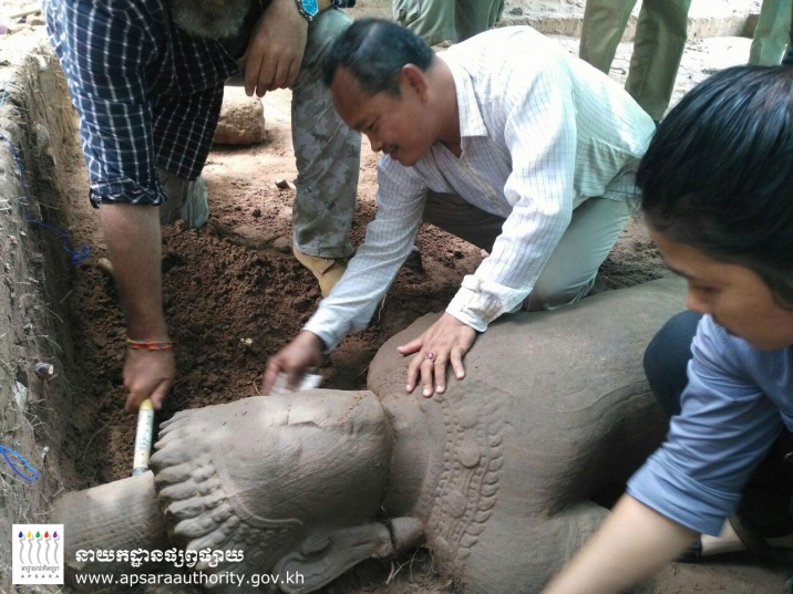 Magnificent Sandstone Statue Uncovered Near Legendary Cambodian Temple