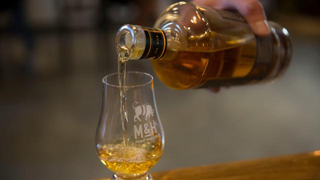 Popular Hack Used By Whisky Snobs Actually Works, Says Science