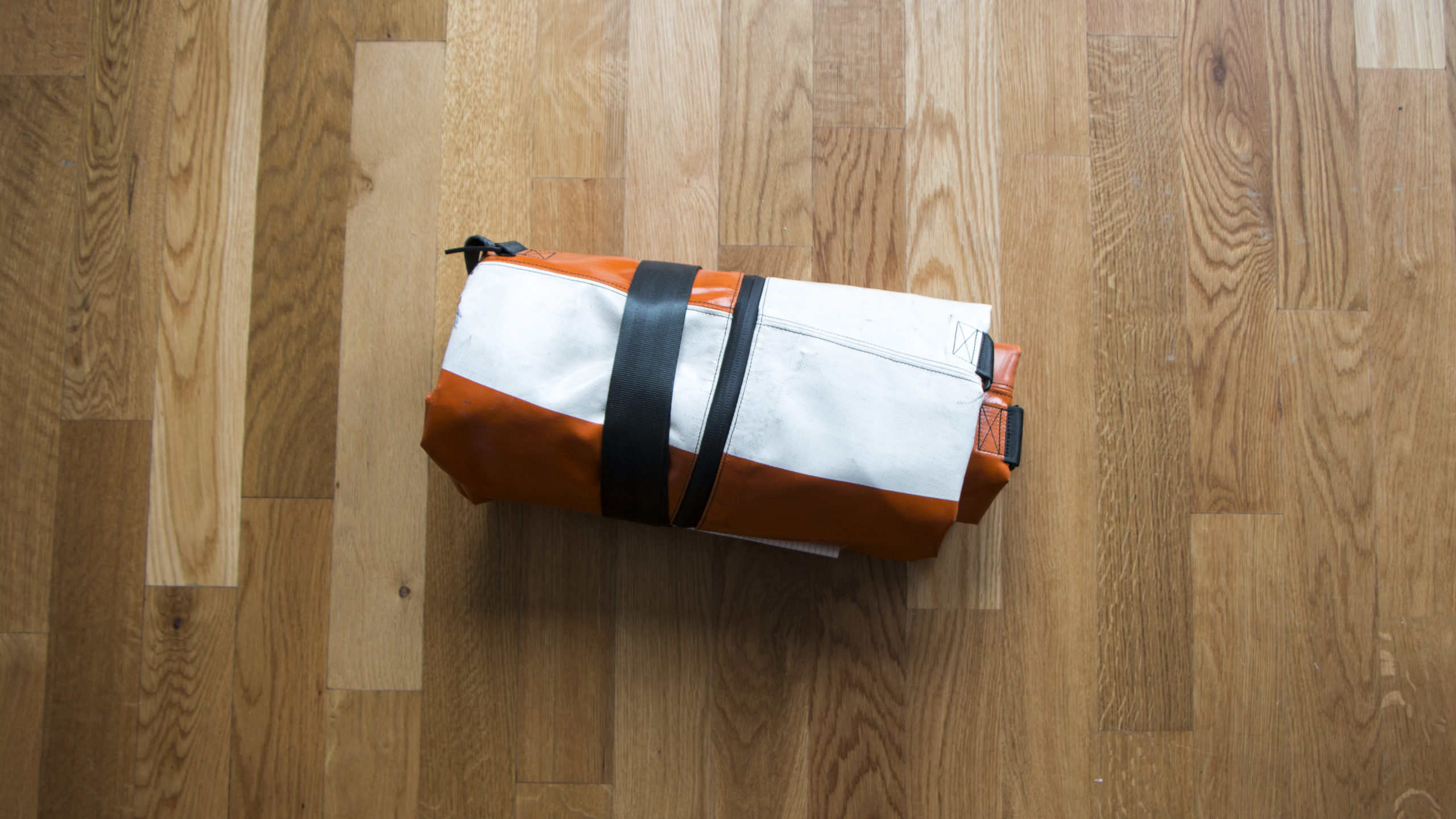 This Inflatable Suitcase Made Out Of Old Truck Tarps Works Surprisingly Well