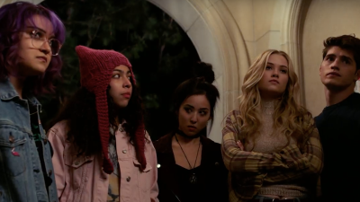 The First Trailer For Marvel’s Runaways Is All About Very Evil Parents And Their Very Upset Kids