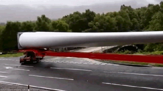 Badarse Trucker Nails The Gnarliest Right-Hand Turn You’ve Ever Seen