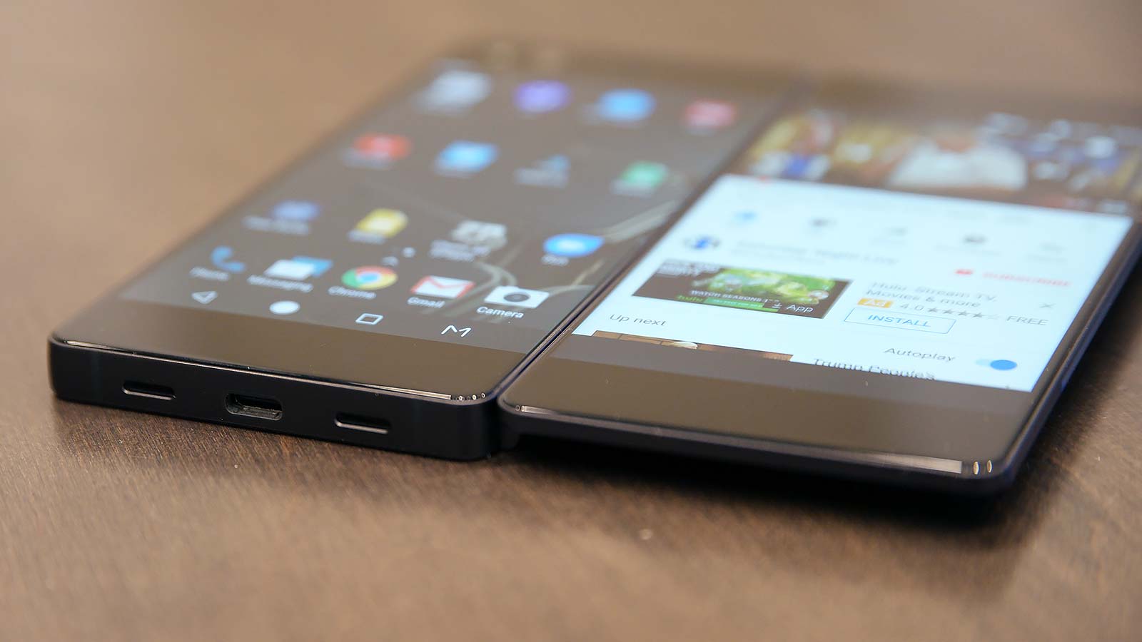 ZTE’s Dual Screen Axon M Phone: The Gizmodo Hands-On