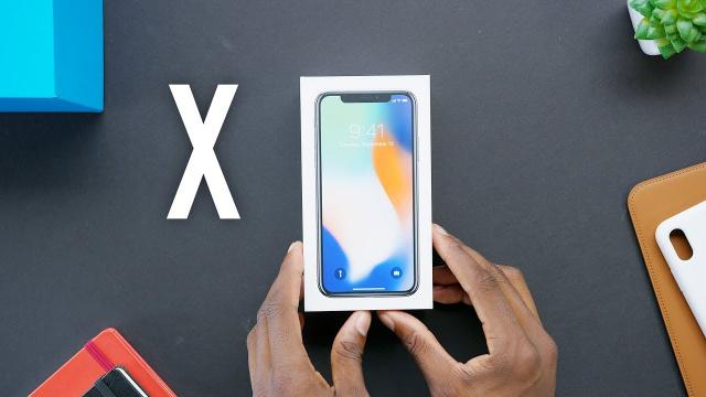Here’s What You Get In The iPhone X Box
