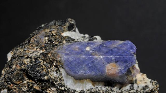 Can Sapphire Crystals Capture Exotic Dark Matter?