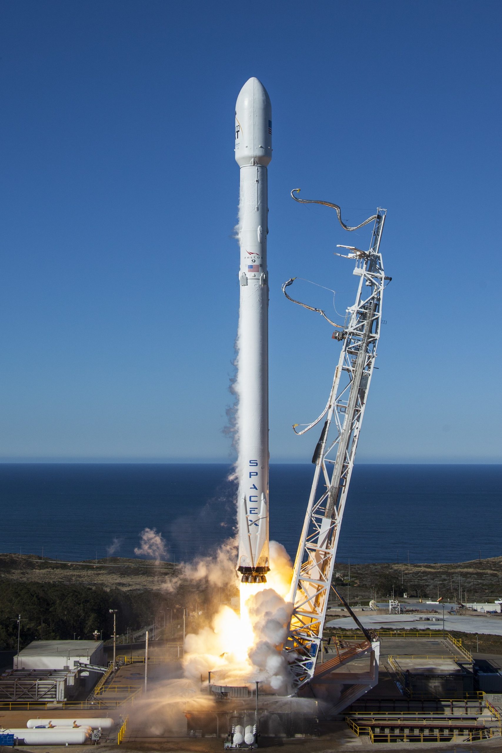 SpaceX Launches Investigation After Rocket-Engine Explodes During Tests