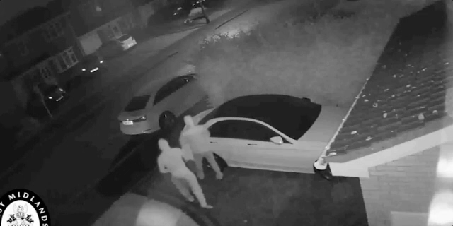 Watch Thieves Hack Keyless Entry To Steal A Mercedes In Less Than A Minute