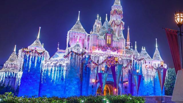 This Time-Lapse Video Of Disneyland Transforming For The Holidays Is Truly Magical